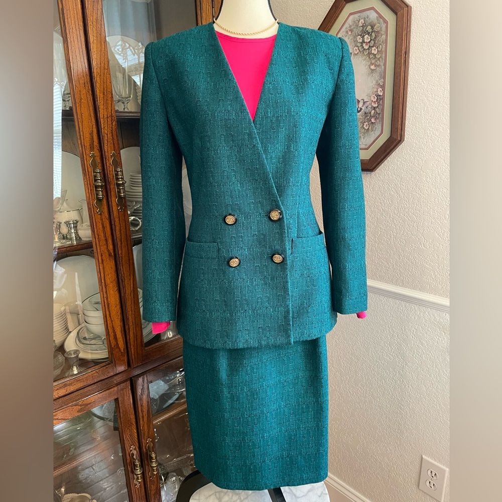 Vintage 90’s Le Suit 2-pc Size 6 Like new.